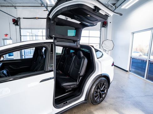 Used 2022 Tesla Model X image 49