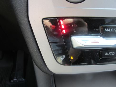 Used 2024 Ford Explorer XLT w/ Equipment Group 202A AWD/4WD image 36