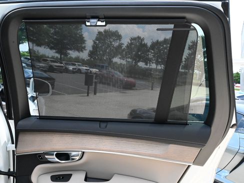 Used 2025 Volvo XC90 T8 Ultra w/ Protection Package Premier AWD/4WD image 53