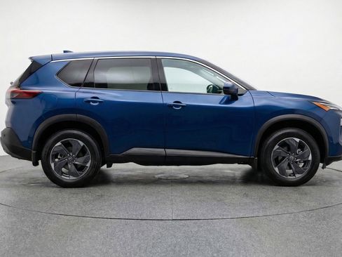 Used 2025 Nissan Rogue SV image 11