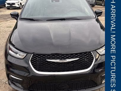 Used 2026 Chrysler Pacifica Select