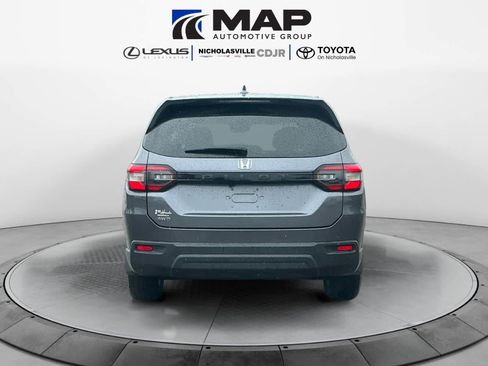 Used 2023 Honda Pilot LX image 4