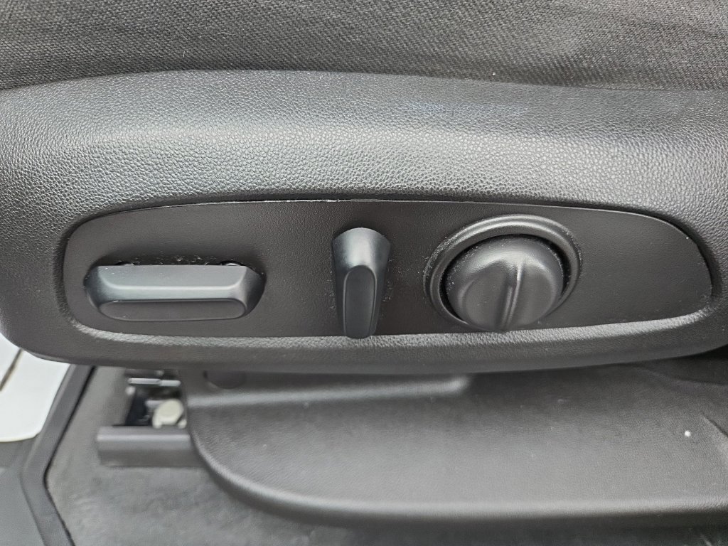 Used 2021 Chevrolet Traverse LT FWD image 18