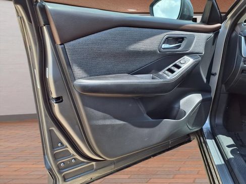 Used 2022 Nissan Rogue SV FWD image 19