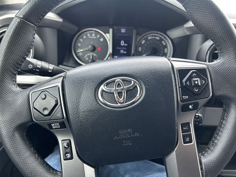 Used 2018 Toyota Tacoma SR5 image 21