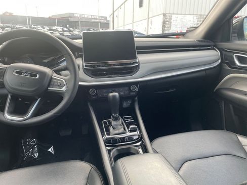Used 2025 Jeep Compass Limited image 35
