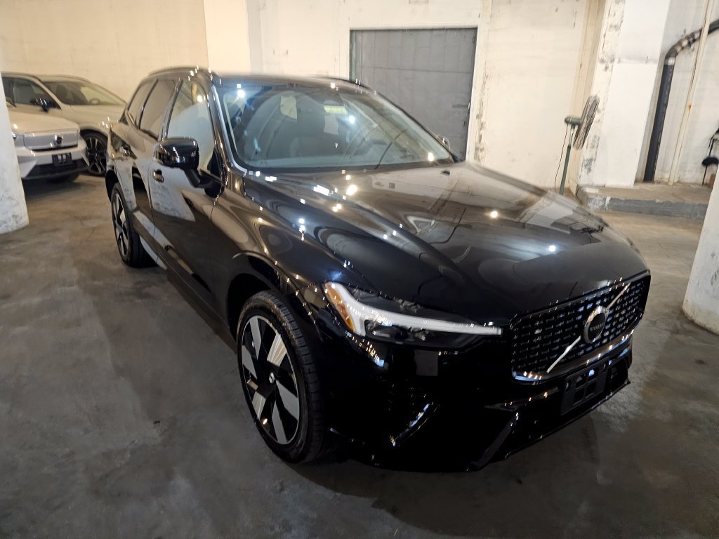 Certified 2024 Volvo XC60 T8 Ultimate w/ Protection Package Premier AWD/4WD image 6