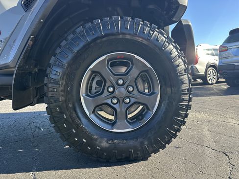 Used 2022 Jeep Gladiator Rubicon w/ Cold Weather Group image 13