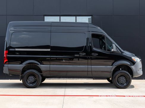 Used 2024 Mercedes-Benz Sprinter 2500 image 10