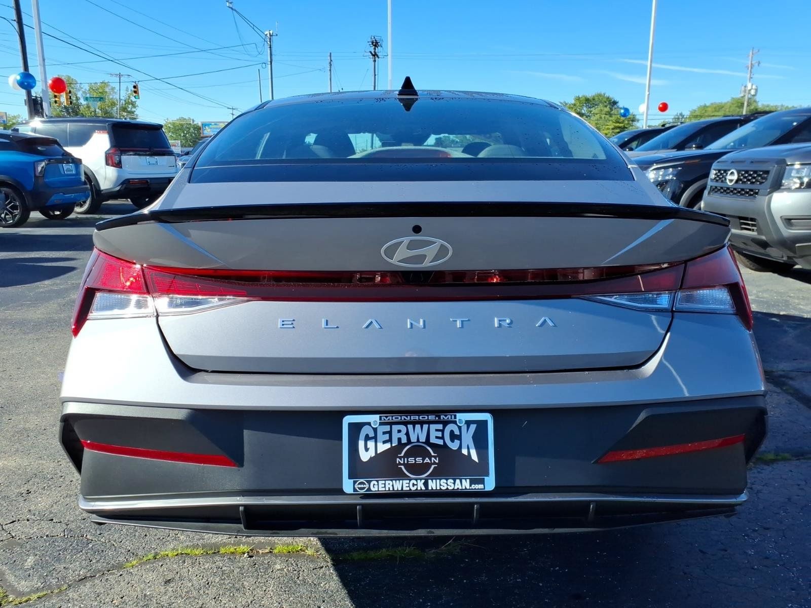 Used 2025 Hyundai Elantra Sport FWD image 5