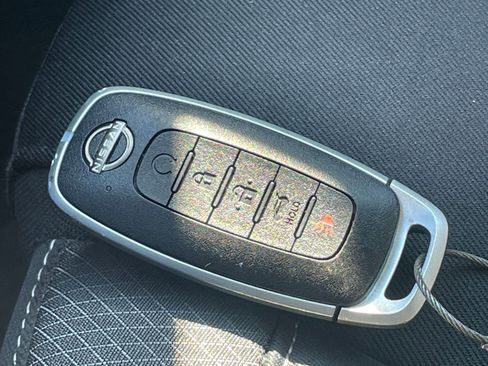 Used 2025 Nissan Pathfinder SV image 21