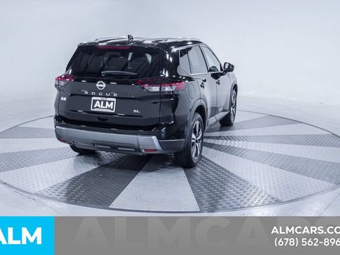Used 2026 Nissan Rogue SL FWD image 9