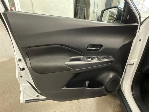 Used 2022 Nissan Kicks S image 12