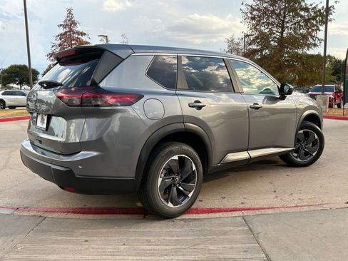 Used 2025 Nissan Rogue SV FWD image 6