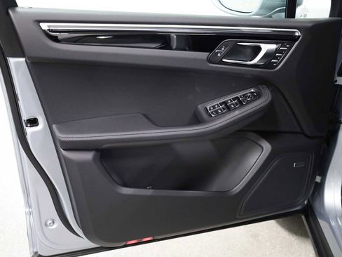 Certified 2026 Porsche Macan image 16
