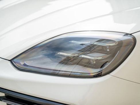 Used 2025 Porsche Cayenne image 29