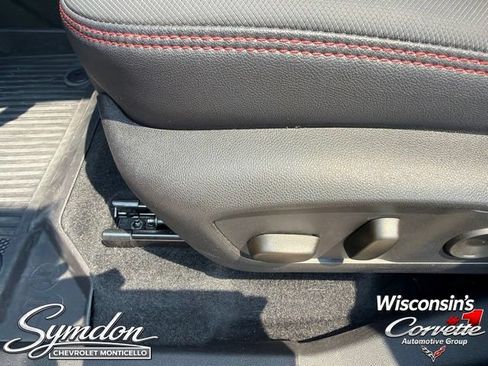 Used 2026 Chevrolet Traverse RS w/ LPO, Floor Liner Package AWD/4WD image 17
