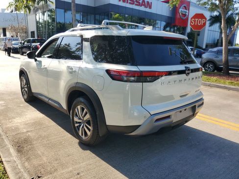 Certified 2023 Nissan Pathfinder SL AWD/4WD image 4