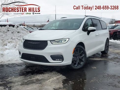 Used 2023 Chrysler Pacifica Touring-L w/ S Appearance Package image 1