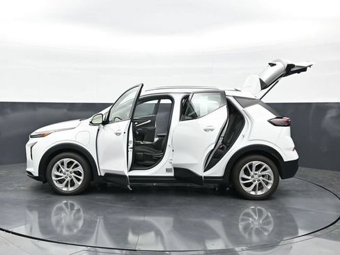 Used 2023 Chevrolet Bolt EUV LT w/ Driver Confidence Package FWD image 45