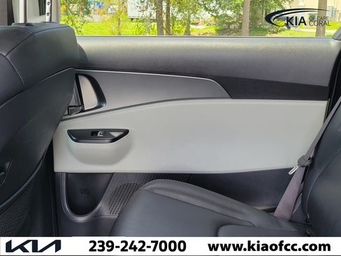 Used 2024 Kia Carnival LX FWD image 13