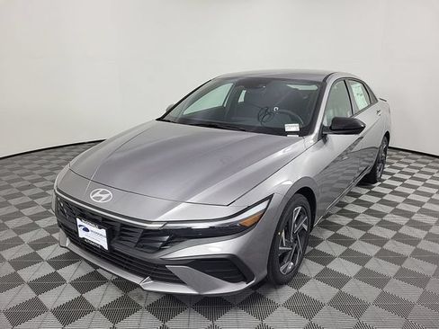 Certified 2025 Hyundai Elantra Sport FWD image 4
