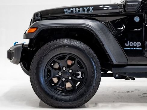 Used 2023 Jeep Wrangler Unlimited w/ Cold Weather Group AWD/4WD image 32