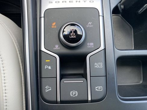 Used 2022 Kia Sorento EX w/ Panoramic Sunroof Package image 34