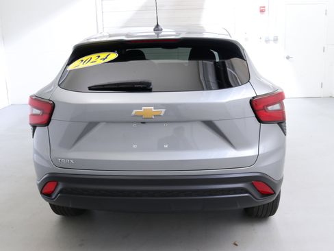 Used 2024 Chevrolet Trax LS image 7