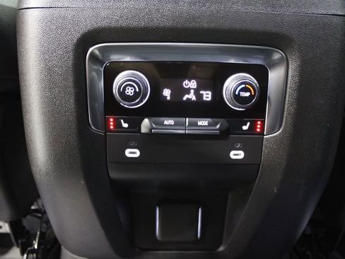 Used 2024 Chevrolet Tahoe Premier AWD/4WD image 25