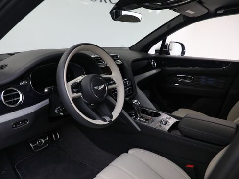 New 2025 Bentley Bentayga Extended Wheelbase image 18