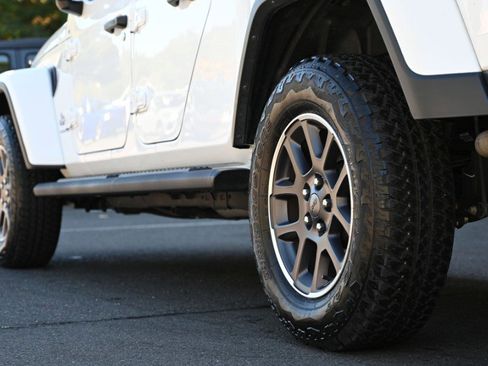 Used 2023 Jeep Gladiator Overland image 11