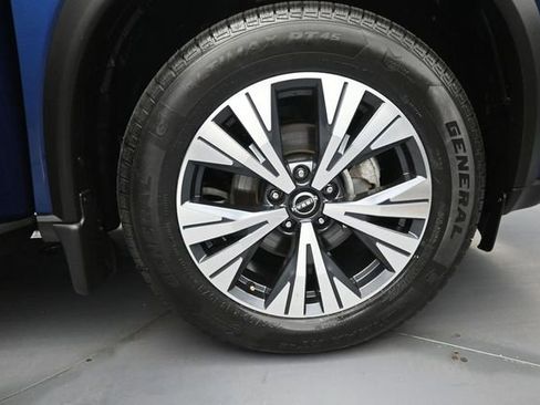 Used 2023 Nissan Rogue SV AWD/4WD image 30