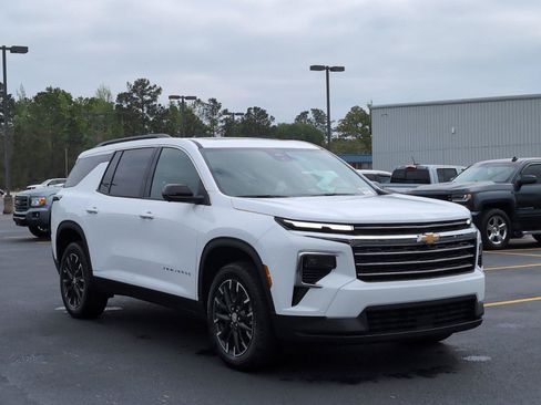 New 2026 Chevrolet Traverse LT w/ Sun and Wheel Package FWD image 8