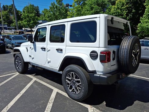 New 2026 Jeep Wrangler Unlimited Sahara AWD/4WD image 4