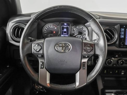 Used 2018 Toyota Tacoma TRD Off-Road w/ Technology Package AWD/4WD image 25