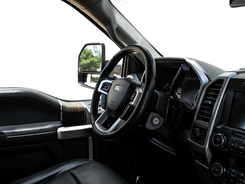 Used 2021 Ford F250 Lariat w/ Lariat Value Package AWD/4WD image 16