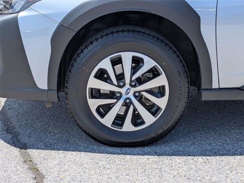 Certified 2025 Subaru Outback Premium AWD/4WD image 9