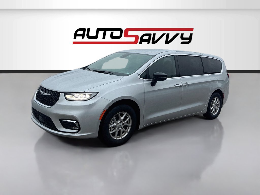 Used 2026 Chrysler Pacifica Select FWD image 3
