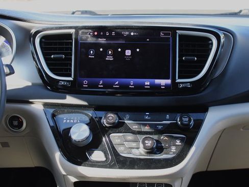 Used 2022 Chrysler Pacifica Touring-L image 21