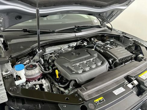 Used 2023 Volkswagen Tiguan SE w/ Panoramic Sunroof Package FWD image 26