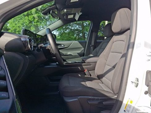 Used 2025 Chevrolet Equinox LT FWD image 13