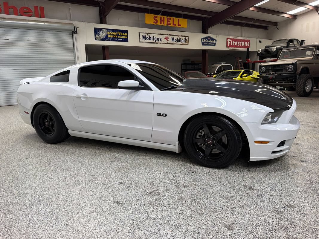 Used 2014 Ford Mustang GT RWD image 10