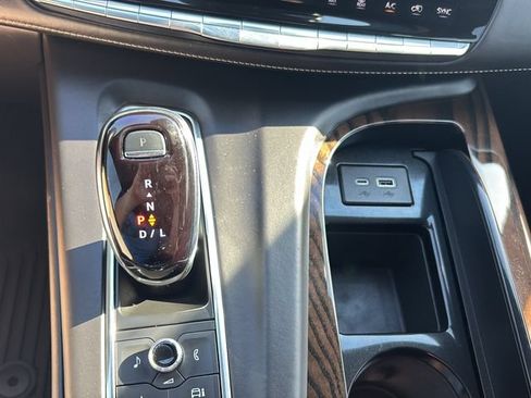 Used 2024 Cadillac Escalade Sport Platinum w/ LPO, ONYX Package AWD/4WD image 24