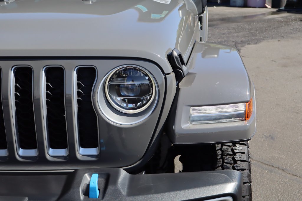 Used 2022 Jeep Wrangler Unlimited Sahara w/ Cold Weather Group AWD/4WD image 8