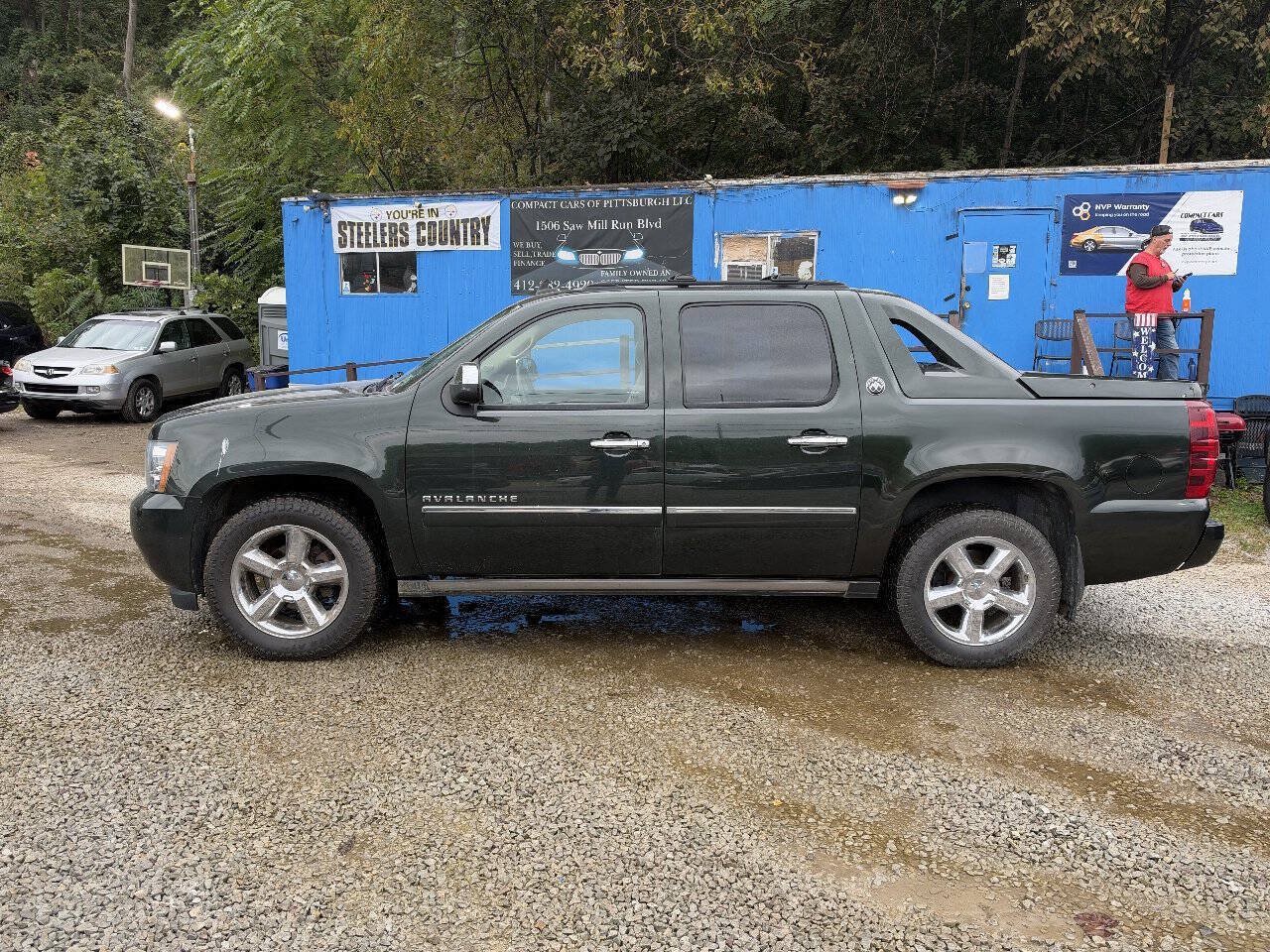 Used 2013 Chevrolet Avalanche LTZ AWD/4WD image 2