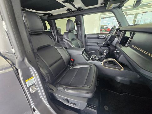 Used 2025 Ford Bronco Badlands image 30