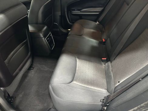 Used 2019 Chrysler 300 Touring RWD image 43