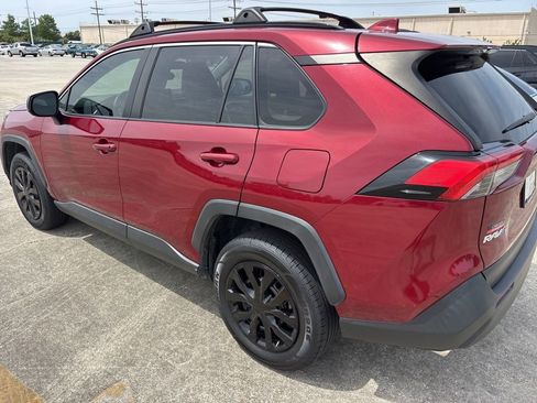 Used 2020 Toyota RAV4 LE image 8