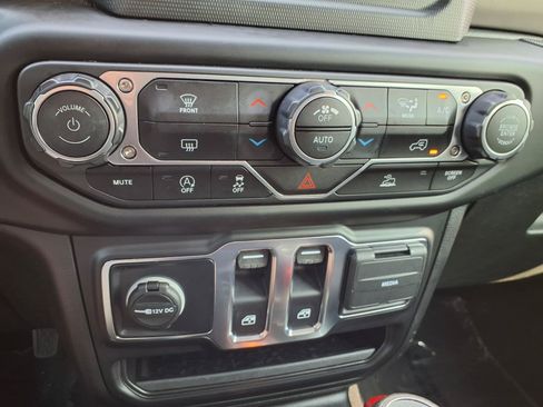 Used 2022 Jeep Wrangler Sport AWD/4WD image 5